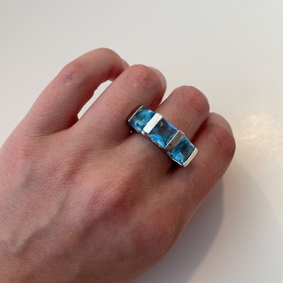 SWAROVSKI NWT Topaz Tri Stone Ring - Picture 2 of 4